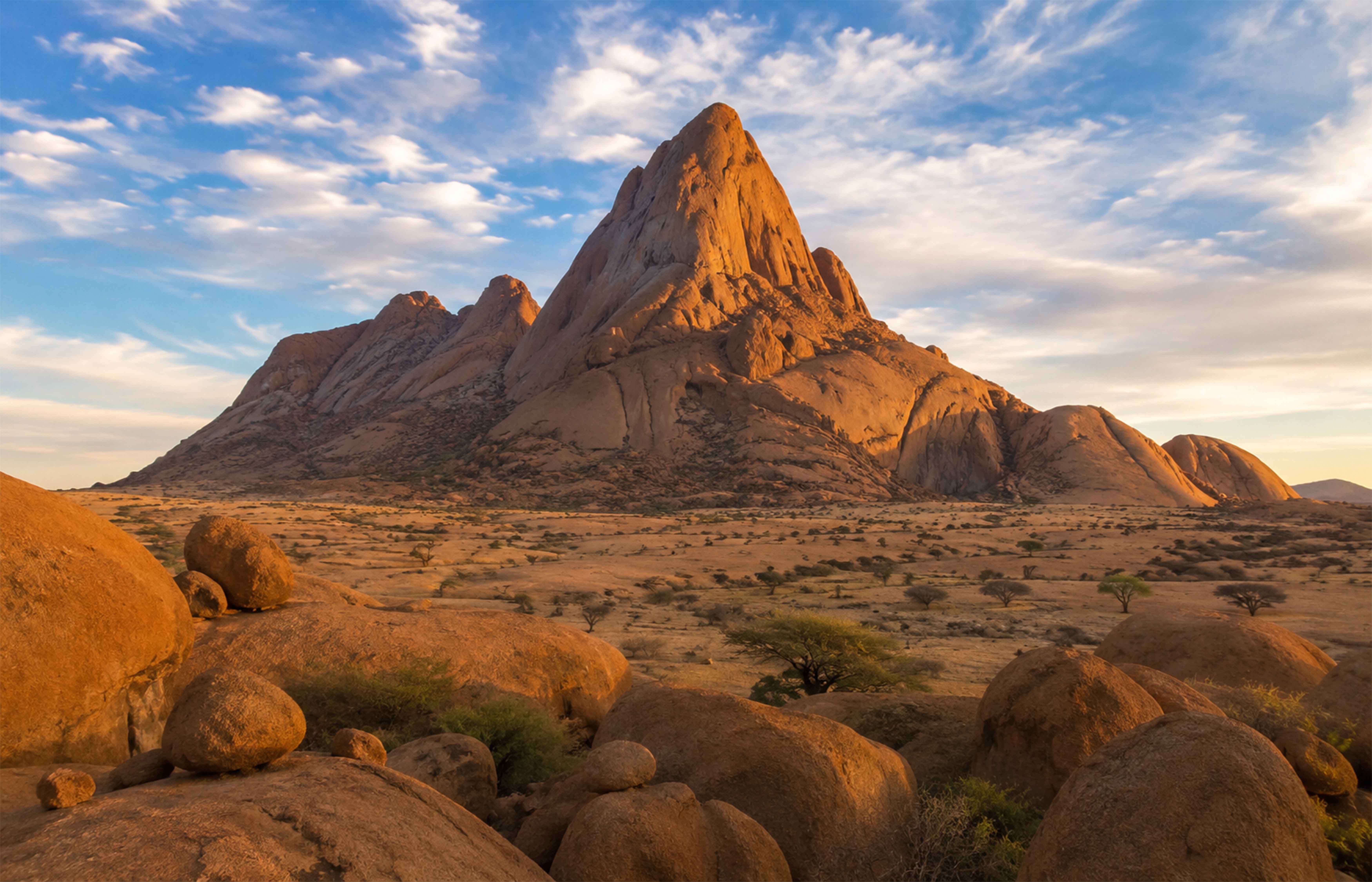 Luxury camping at Spitzkoppe with granite peaks